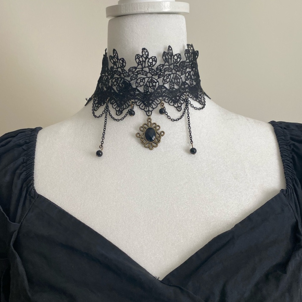 Vintage Lace Choker and lace hand bracelet connect with a ring